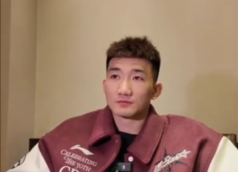 咋形容你和王博的關(guān)系？孫銘徽：像家人 他訓(xùn)練&生活中很照顧我們