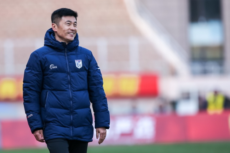 足球報(bào)：英博首發(fā)陣容幾乎換了一支球隊(duì)，主打高位逼搶強(qiáng)調(diào)奔跑