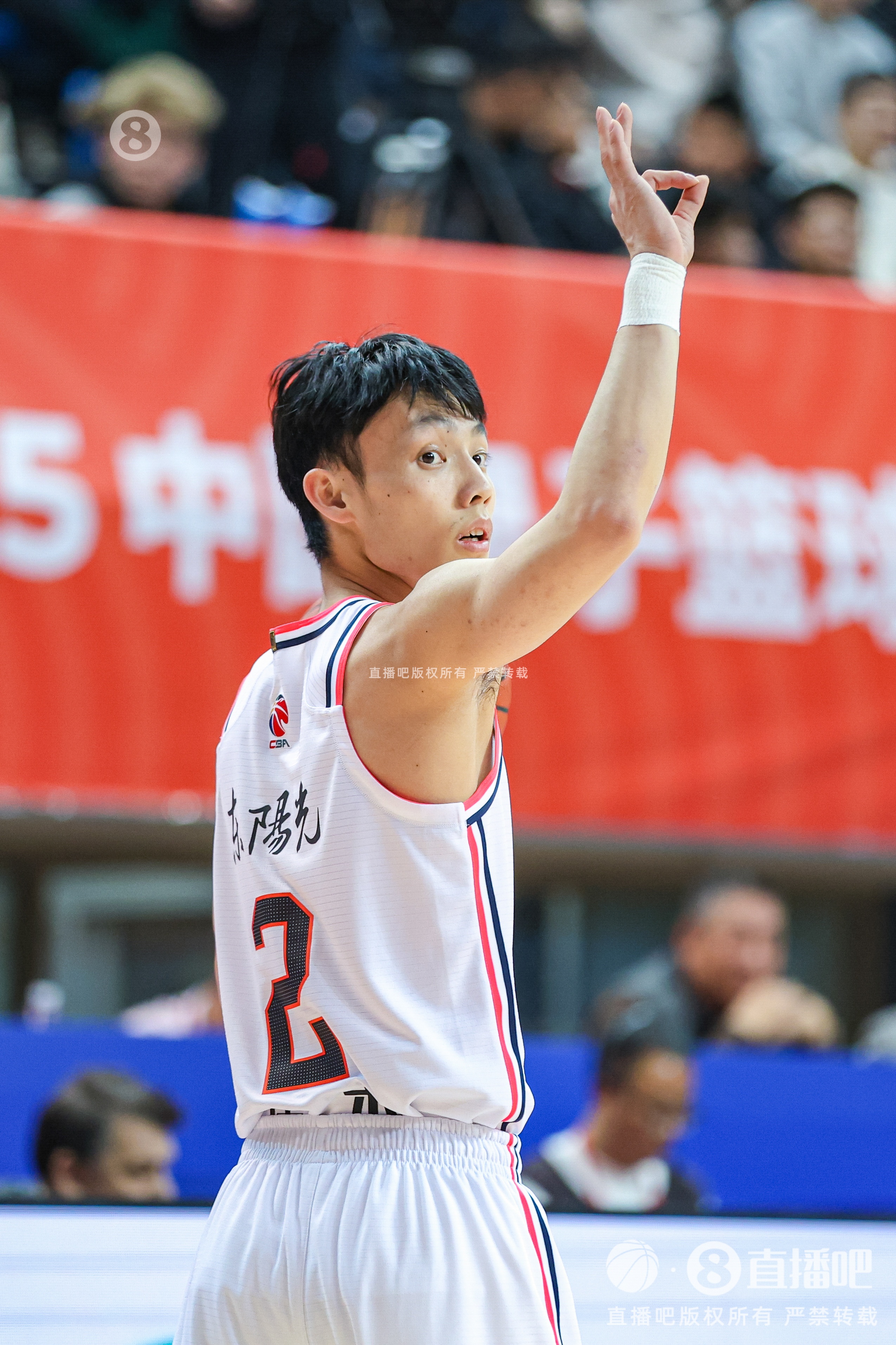 鐵人！本賽季CBA常規(guī)賽僅17名球員做到46場全勤 徐杰、鄒陽在列