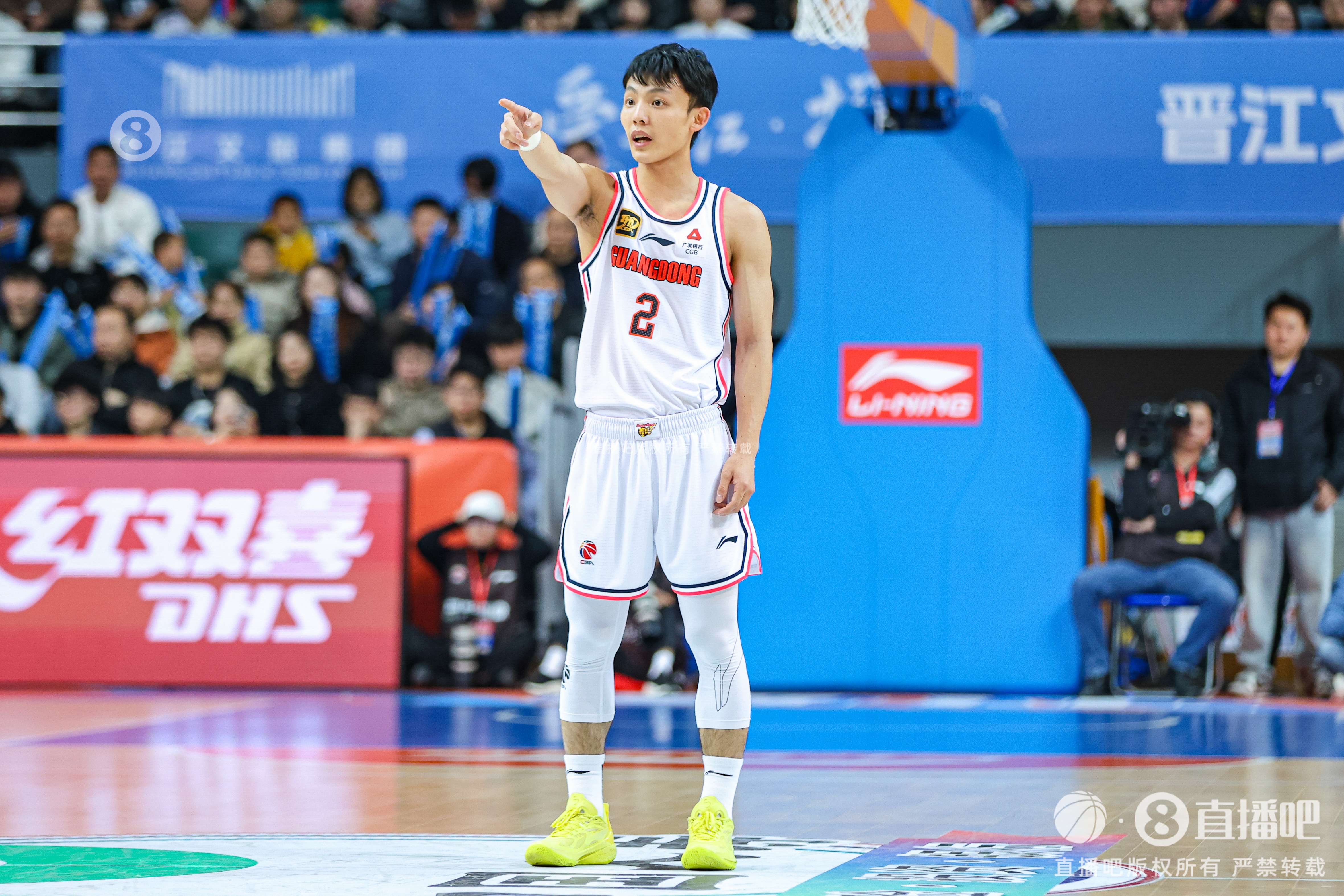 手熱！徐杰打滿(mǎn)首節(jié)5中4拿到10分2助 正負(fù)值+17